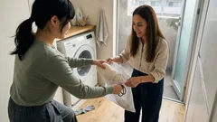 洗濯ネットは入れ方で差がつく、服が傷みにくい「丸めて留める」簡単テク